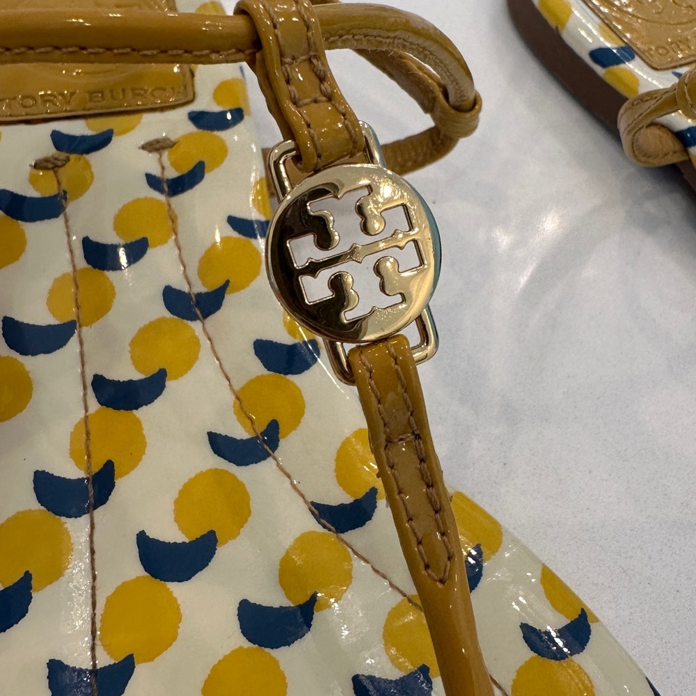 070. Tory Burch sandals
